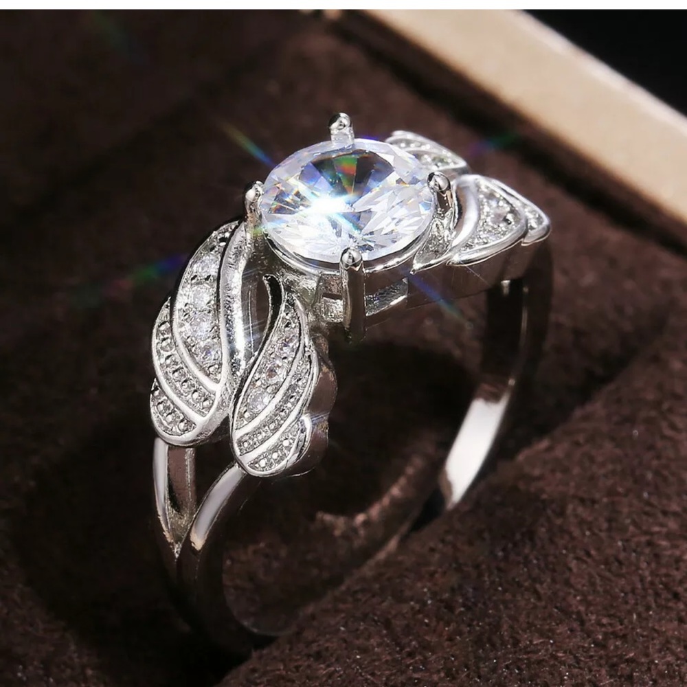 Beautiful 925 SilverRings Round Cut White Sapphire